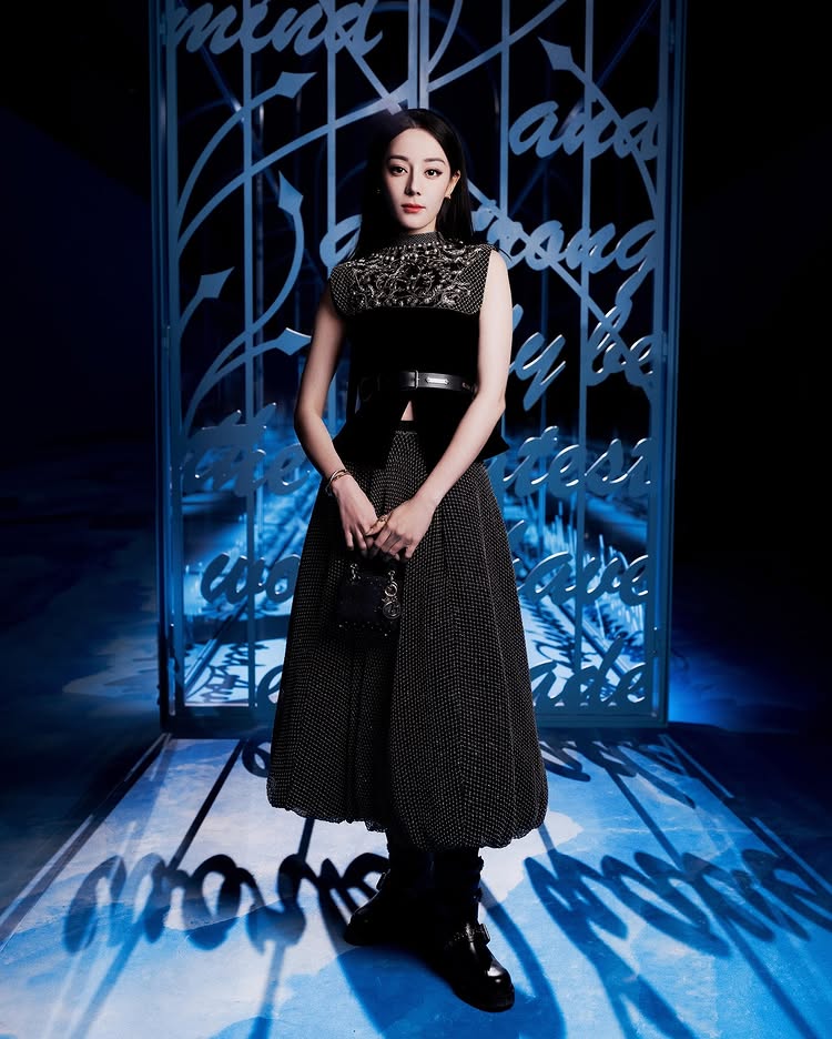 连续三年登上榜首的Jisoo（金智秀）：杂志选出「2024 全球最美女星」排行榜，BLACKPINK 还有她入选！
