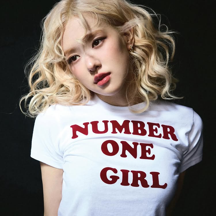 连续三年登上榜首的Jisoo（金智秀）：杂志选出「2024 全球最美女星」排行榜，BLACKPINK 还有她入选！